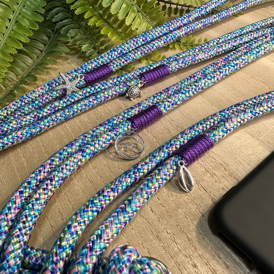 Übersicht aller Segeltau Handyketten im Design Mermaid, blaue Handyketten mit silbernen maritimen Anhängern