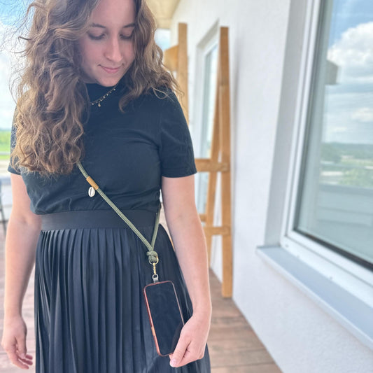 Khakifarbene Crossbody Handykette | Wunsch-Anhänger