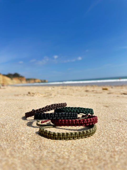 100% Wasserfestes Surferarmband am Strand von Portugal